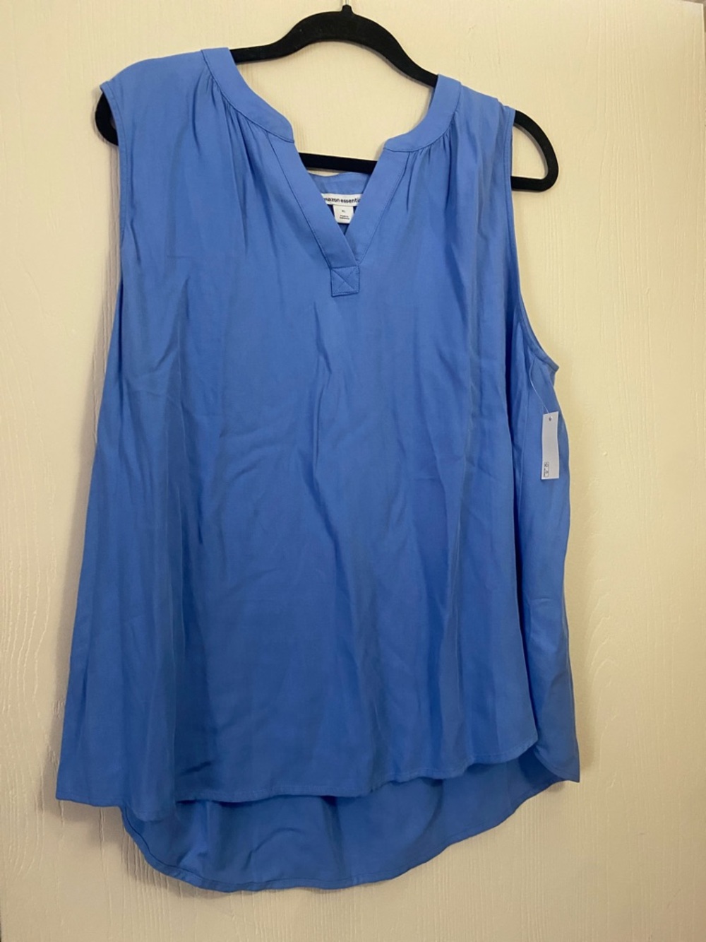 Amazon Essentials Sleeveless V-Neck Camisole in Periwinkle Blue
